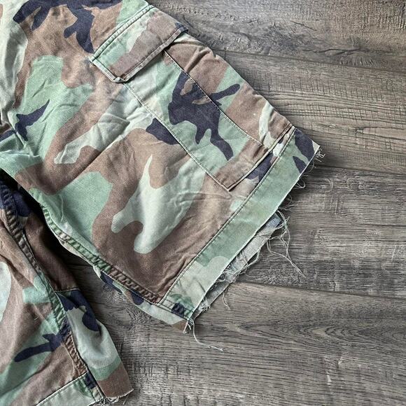 Vintage Camo Thrashed Cargo Utility Faded Long Shorts Capris - Picture 8 of 8